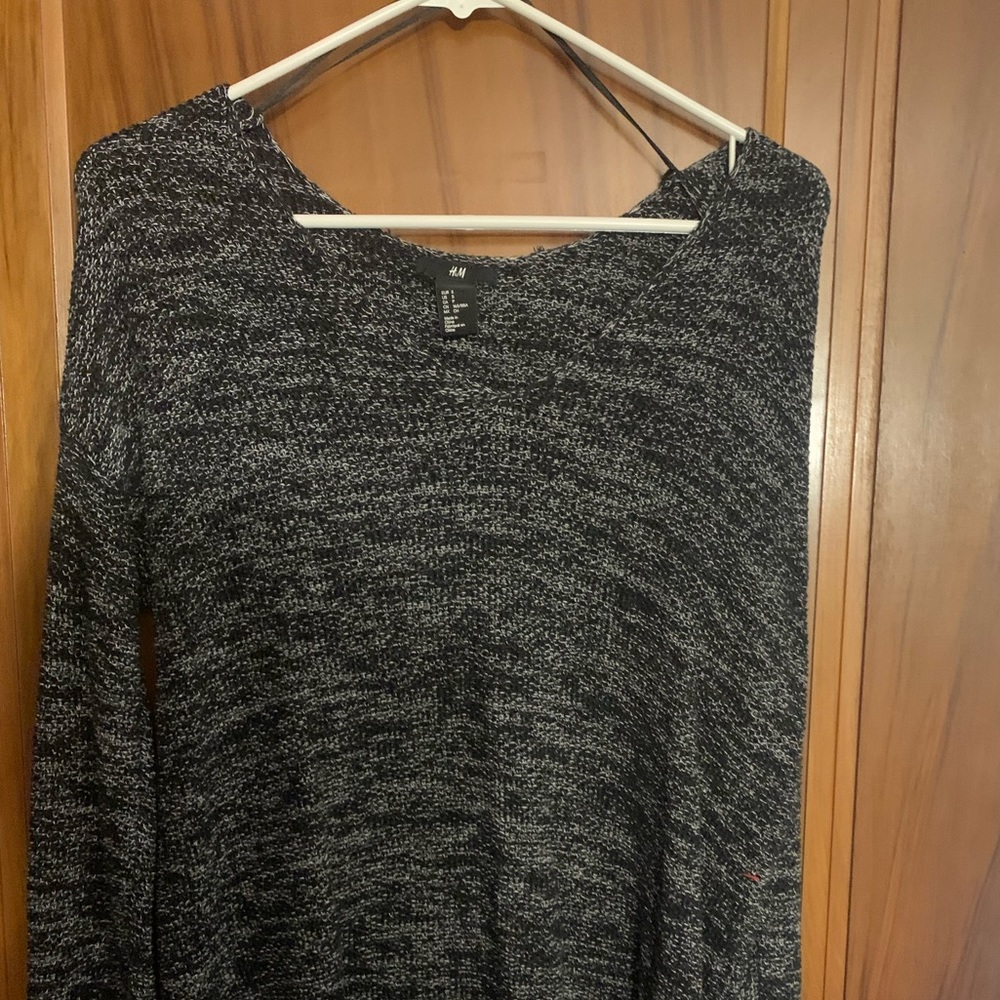 Black and White H&M Sweater